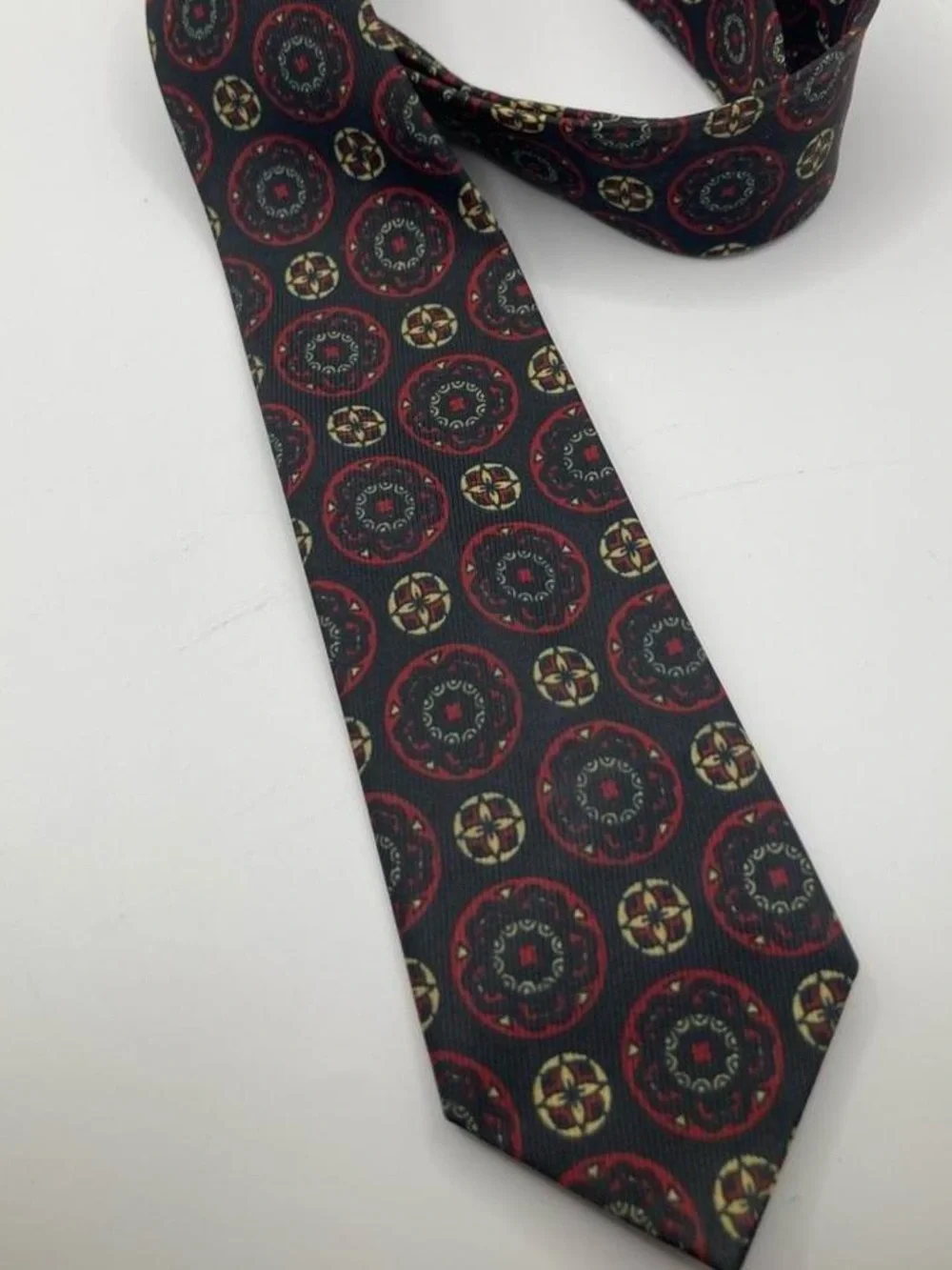 Vintage Metcalf Men's Slim Tie 100% Dacron Polyester Medallion